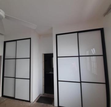 Super white glass with black expression frames