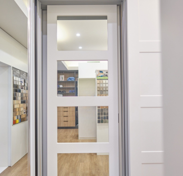 Classic white breeze with mirror inserts